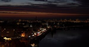 Тривалі відключення світла у Києві: кияни без попередження залишаються у темряві