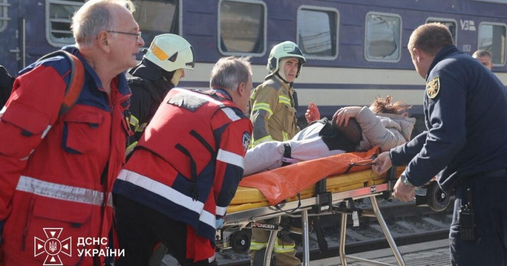 Під час удару по вокзалу в Дніпрі загинули 5 залізничників: що про них відомо Під час удару по вокзалу в Дніпрі загинули 5 залізничників: що про них відомо
