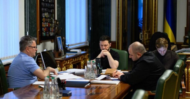 Зеленський обговорив з посланцями Трампа подальші кроки до миру та потреби України в ППО