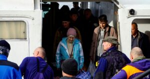 Повернення з окупації: Як Україна зустрічає евакуйованих з Олешків та що для них підготовлено