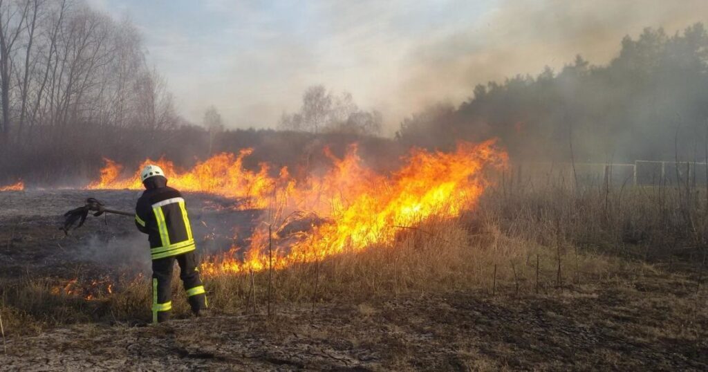 На Україну суне небезпечна стихія: синоптики забили на сполох та назвали "червоні" області На Україну суне небезпечна стихія: синоптики забили на сполох та назвали "червоні" області