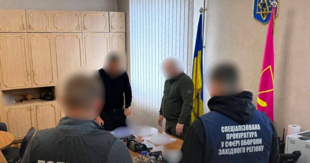 Померлих «мобілізовували», а живих — знімали з розшуку: викрито масштабну схему у ТЦК на заході України