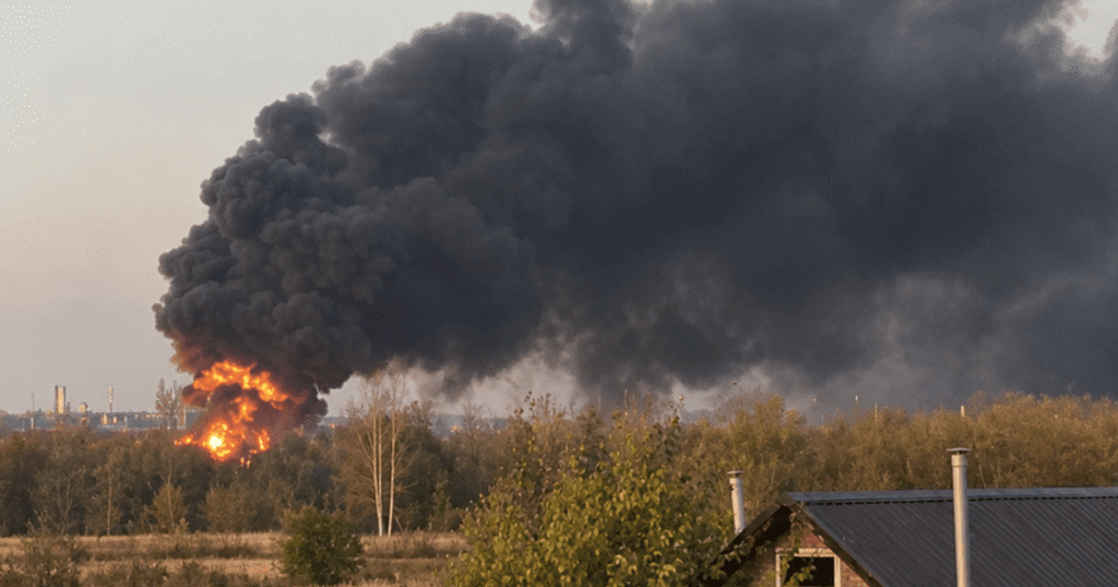 Росію розірвали вибухи: під атакою бензиноперекачувальна станція, яка забезпечує одразу кілька регіонів (відео)