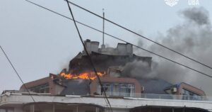 Росіяни вгатили по багатоповерхівці й поранили дитину: наслідки атаки та фото з місця