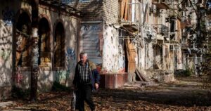 "Таке відчуття, наче нас повторно звільнили": як Херсон другу добу живе без обстрілів (фото)