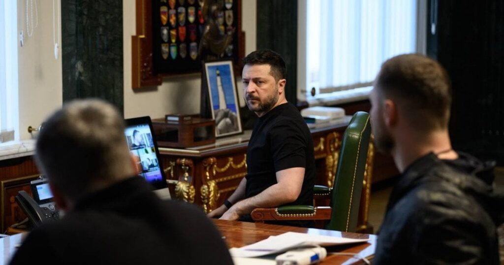 Російські удари по Україні — Зеленський попередив про  атаки РФ у найближчі тижні — Укрaїнa