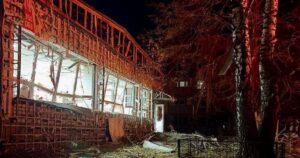 Росія атакувала Синельникове: смертельний удар по житловому будинку, є жертви та поранені