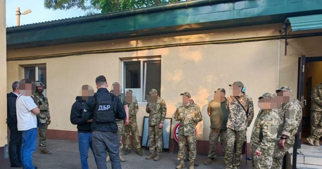 Викрадали чоловіків, били та забирали гроші: в Одесі винесли вироки учасникам групи ТЦК