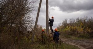 Росіяни знову атакували енергетичні об’єкти ДТЕК на Дніпропетровщині: наслідки та ситуація зі світлом