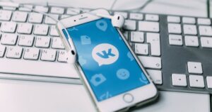 Масштабні збої у “ВКонтакте” після удару дронів по дата-центру під Петербургом