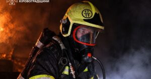 РФ масовано вдарила по західних областях: міста здригнулись від вибухів, багато “прильотів” – що відомо (фото)