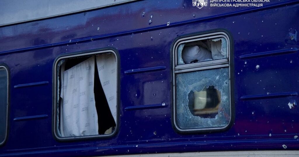 Вночі Росія повторно вдарила по вокзалу у Дніпрі: що відомо Вночі Росія повторно вдарила по вокзалу у Дніпрі: що відомо