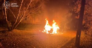 Смертельний удар по Києву: "прилетіло" між будинками, вбито 4 людей, багато поранених — оновлено (фото)