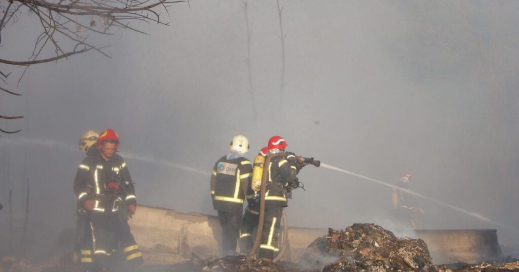 РФ посеред дня вдарила по підприємствах в обласному центрі: під завалами люди, є загиблий (оновлено) РФ посеред дня вдарила по підприємствах в обласному центрі: під завалами люди, є загиблий (оновлено)