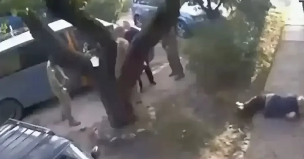 У бабусі зламані рука і стегно після сутички з ТЦК: родичі харків’янки заявили про пропозицію хабаря за мовчання У бабусі зламані рука і стегно після сутички з ТЦК: родичі харків’янки заявили про пропозицію хабаря за мовчання