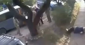 Харків: Начальник ТЦК пропонував хабар родичам жінки, яка зламала руку та стегно під час мобілізаційних заходів