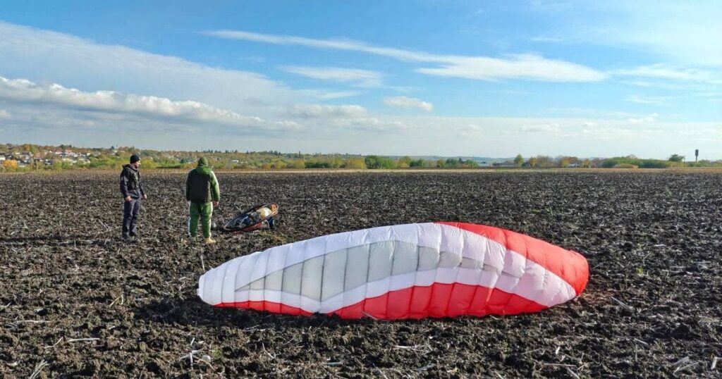 Українець на мотопараплані незаконно залетів до Молдови та попросив притулку — Світ Українець на мотопараплані незаконно залетів до Молдови та попросив притулку — Світ