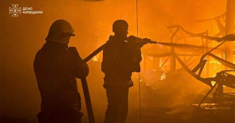 Під Києвом новий «приліт»: троє загиблих, шістьох поранено внаслідок атаки на виробничо-складську будівлю