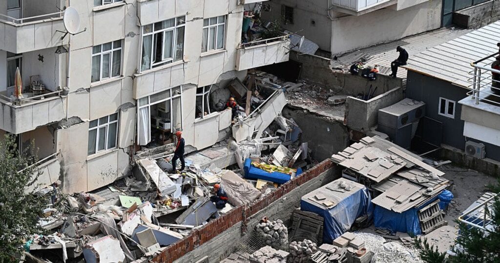 Новини світу - у Стамбулі обвалився житловий будинок, люди під завалами — Світ Новини світу - у Стамбулі обвалився житловий будинок, люди під завалами — Світ