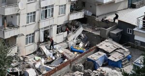 Новини світу - у Стамбулі обвалився житловий будинок, люди під завалами — Світ