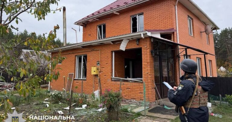 Наслідки ударів РФ по Київщині: постраждалі, руйнування та реакція ППО