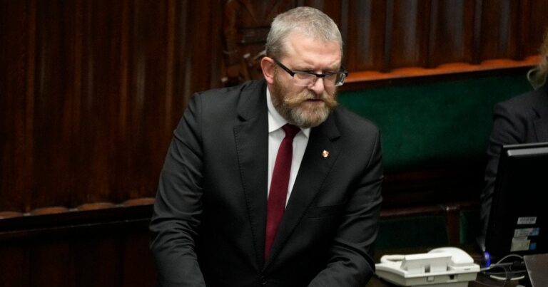 Повернення до російського газу: Польський політик закликає до співпраці з РФ