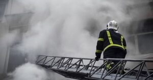 Вибух та пожежа в ЖК “Нова Англія”: мешканців евакуюють з висотки