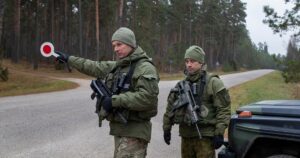Литва після прориву озброєних з Білорусі відправляє війська до кордонів Росії — перші деталі
