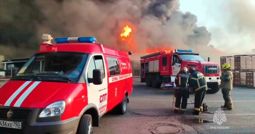 РФ розірвали вибухи: прилетіло по заводу, який готував "начинку" для крилатих ракет – відео