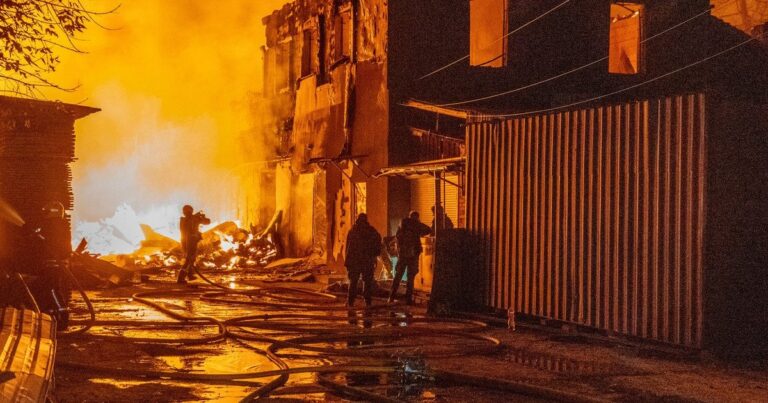 РФ влаштувала масовану атаку на Київщину: пошкоджено житлові будинки та інфраструктуру