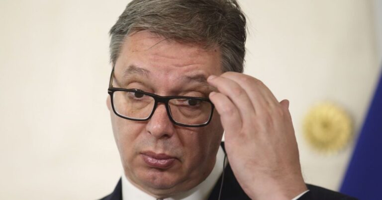 Вучич звинуватив Захід у «зрежисованій революції» після виборів у Сербії