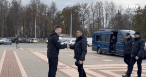 Лубінець в Олешки – чому омбудсман обрав маршрут через територію РФ — Укрaїнa