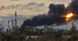 Дрони атакували Омський НПЗ у Росії: спалахнула масштабна пожежа (фото, відео)