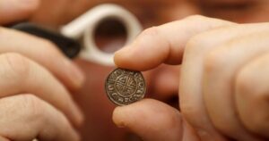 Неймовірна знахідка: 2000-річна монета стала оплатою за проїзд у британському автобусі