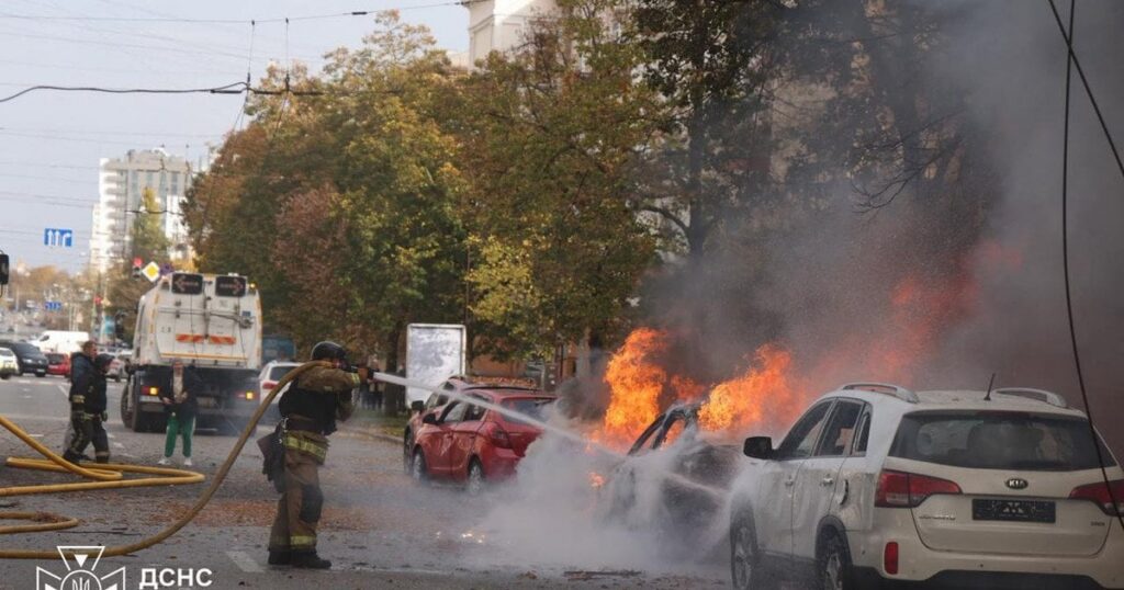 Момент вибуху російської "Бандеролі" у Чернігові потрапив на відео: подробиці Момент вибуху російської "Бандеролі" у Чернігові потрапив на відео: подробиці
