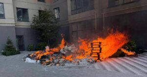 Повітряна атака на Київщину: у Софіївській Борщагівці впали уламки, виникла пожежа
