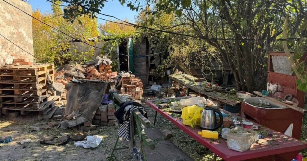 Росіяни одним ударом убили цілу родину в Україні: деталі кривавого "прильоту" по будинку (фото) Росіяни одним ударом убили цілу родину в Україні: деталі кривавого "прильоту" по будинку (фото)