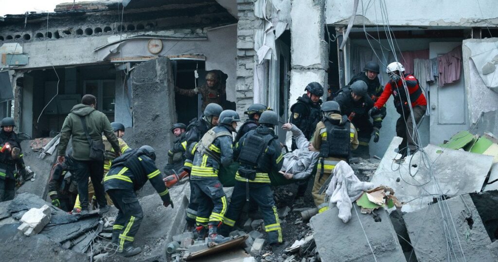 У Запоріжжі завершено рятувальну операцію після авіаудару РФ - скільки загиблих — Укрaїнa У Запоріжжі завершено рятувальну операцію після авіаудару РФ - скільки загиблих — Укрaїнa