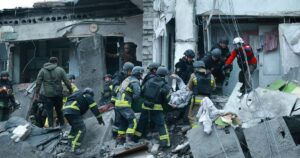Завершено рятувальну операцію в Запоріжжі після авіаудару РФ: 20 загиблих, четверо з них – діти