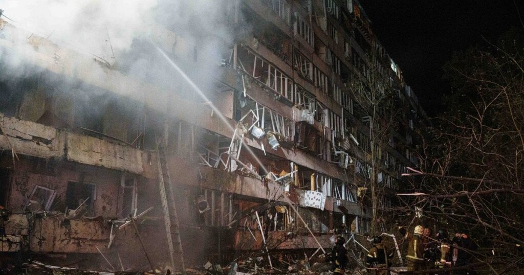 Росія влаштувала "пекло" під Києвом: під вогонь потрапили чотири райони, є руйнування Росія влаштувала "пекло" під Києвом: під вогонь потрапили чотири райони, є руйнування