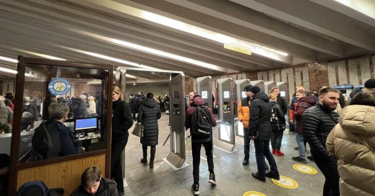 У Києві можуть повернути оплату проїзду в метро під час «жовтих» тривог: що відомо