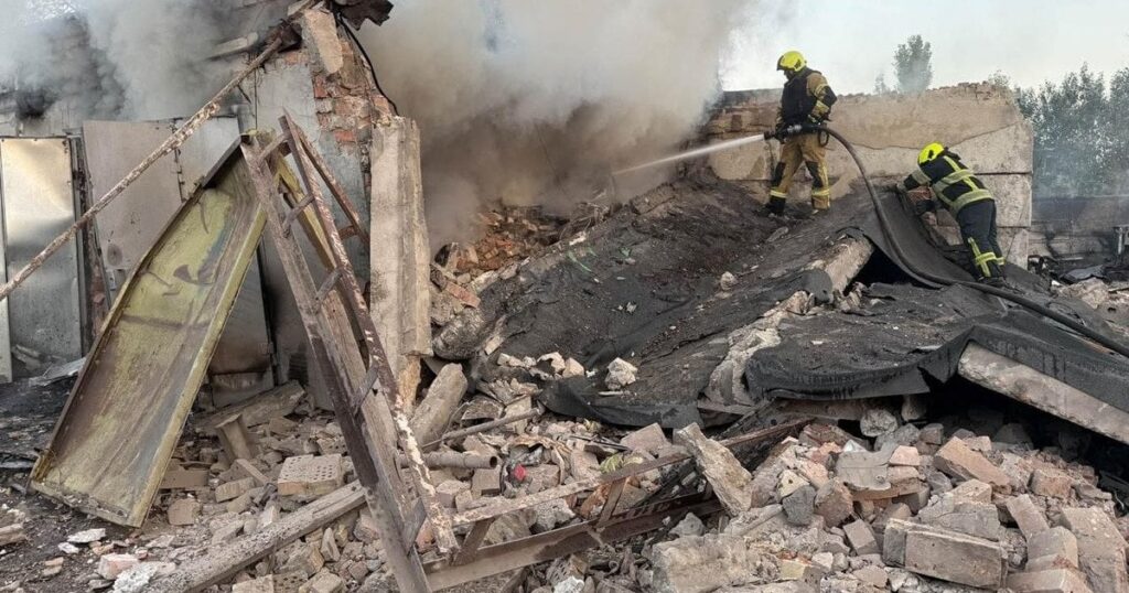 РФ накрила Київ ракетами: «прильоти» у 4 районах, вбиті люди — моторошні подробиці та фото (оновлено) РФ накрила Київ ракетами: «прильоти» у 4 районах, вбиті люди — моторошні подробиці та фото (оновлено)