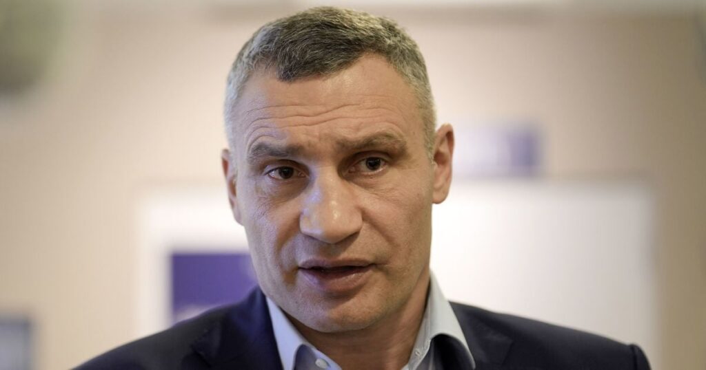 Нові водні переправи через Дніпро і безпека мостів у Києві: Кличко повідомив, що вирішила Рада оборони