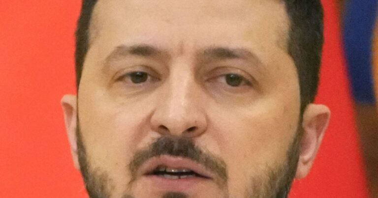 Чи телефонуватиме Зеленський Путіну: позиція України щодо переговорів