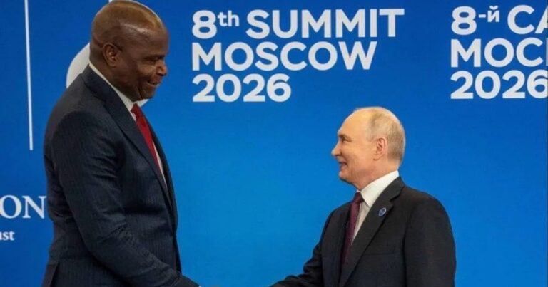 Путіна висміяли через різницю у зрості з президентом Мозамбіку: мережа вибухнула мемами