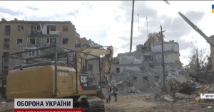 Під завалами — цілі сім'ї: скільки людей вбив Путін у Прилуках на власний день народження (відео)