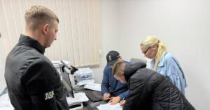 ДТП у Городенці — митника підозрюють у наїзді та втечі, потерпілий у комі — Укрaїнa