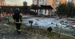 На Київщині дрон пошкодив школу-садочок: у Бучанському районі поранено жінку, фото — Київ