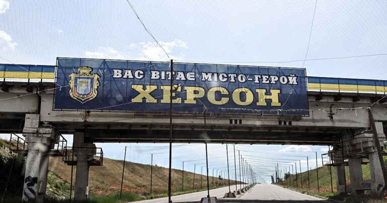 Ранковий Авіаудар по Херсону: Немовля Постраждало, Водій “Швидкої” Загинув