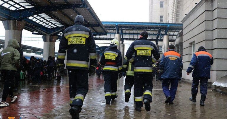 Зміни в розкладі “Укрзалізниці” через атаки на Дніпро: екстрені пересадки та затримки рейсів